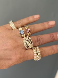 Hovedbilde Ring med sm&aring; perler og blanke stener