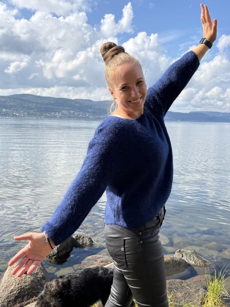Varm genser m/mohair Marinebl&aring;